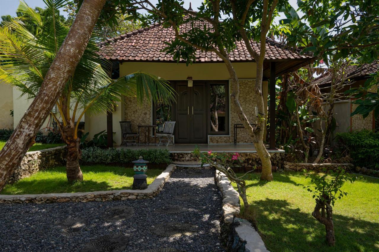The Tanis Beach Resort Nusa Lembongan Exterior photo