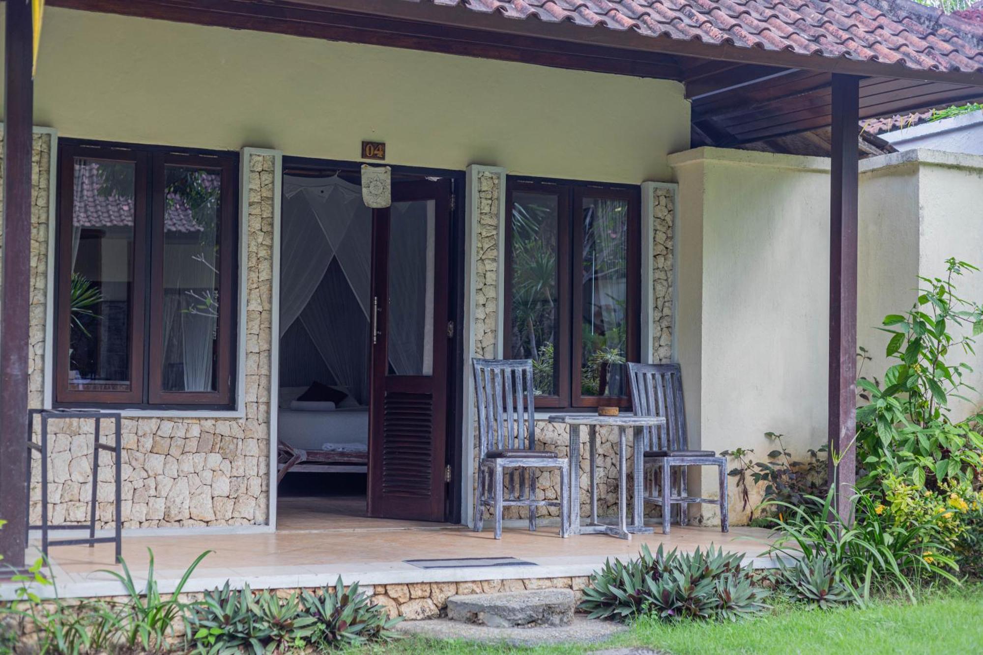 The Tanis Beach Resort Nusa Lembongan Exterior photo