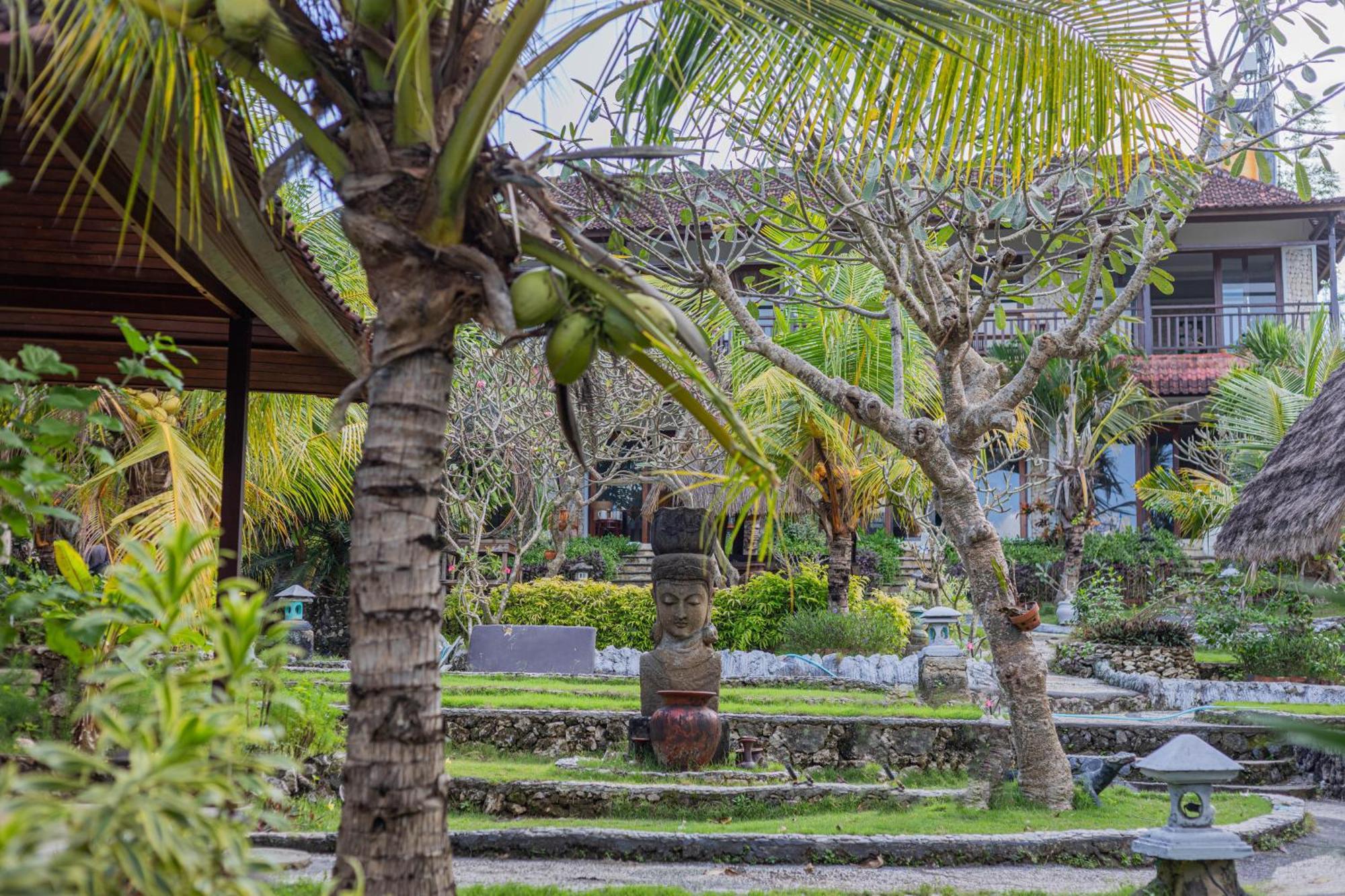 The Tanis Beach Resort Nusa Lembongan Exterior photo