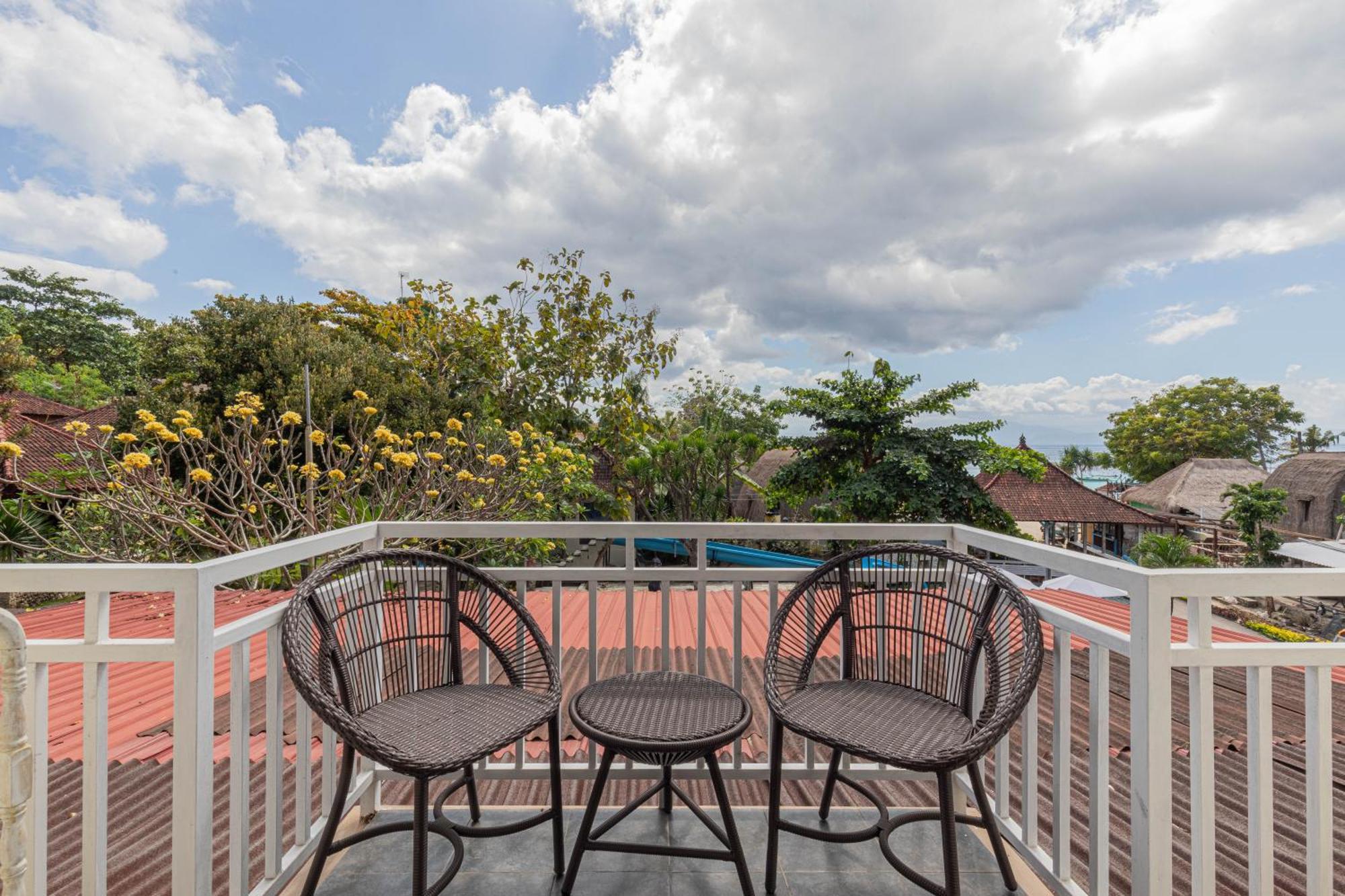 The Tanis Beach Resort Nusa Lembongan Exterior photo