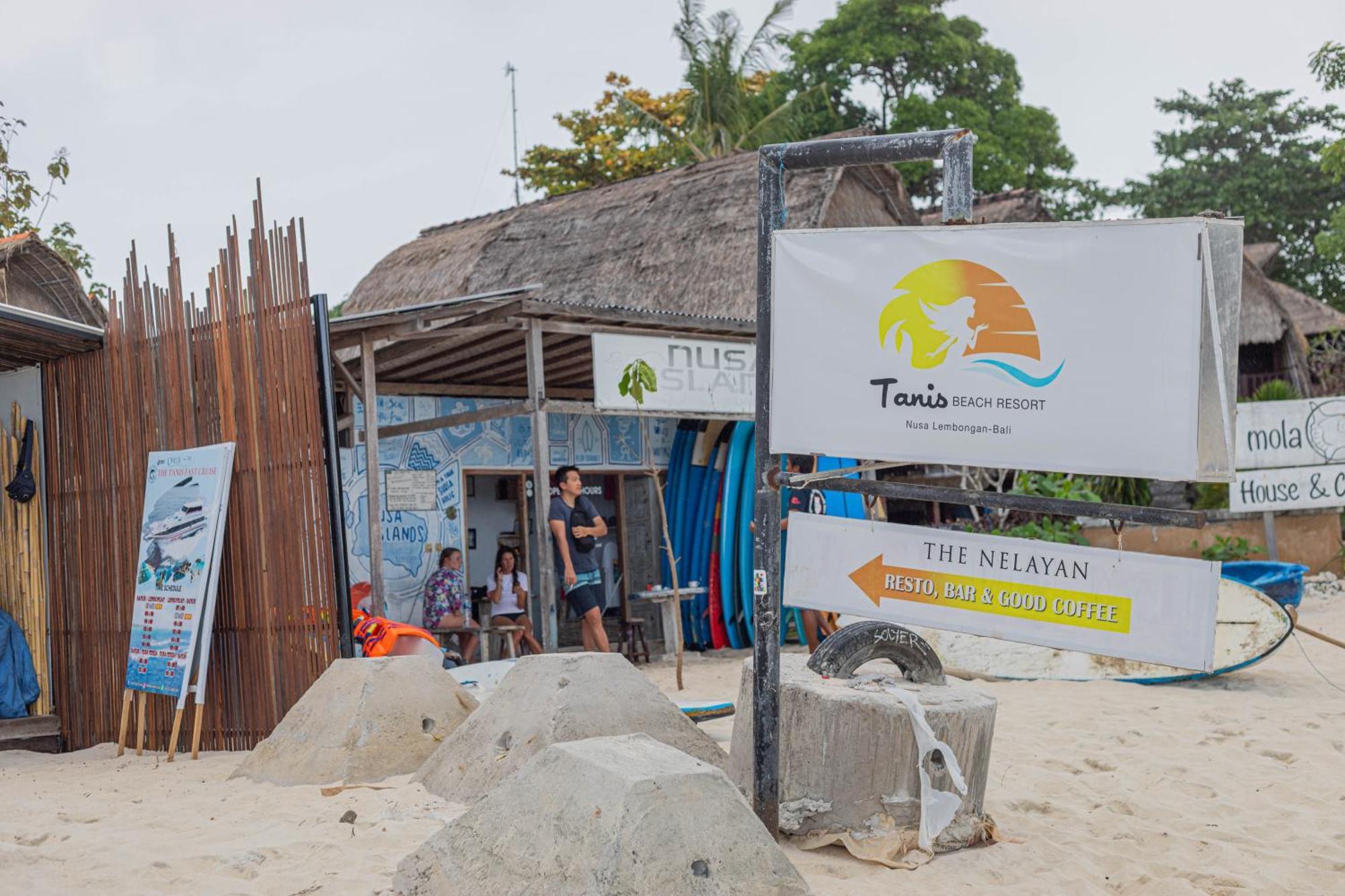 The Tanis Beach Resort Nusa Lembongan Exterior photo
