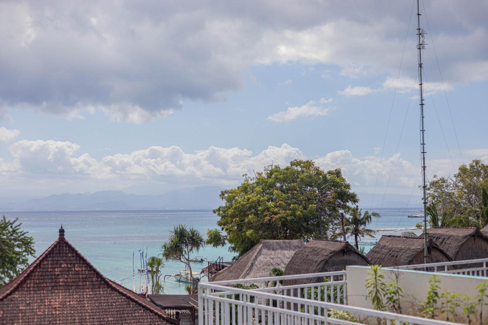 The Tanis Beach Resort Nusa Lembongan Exterior photo